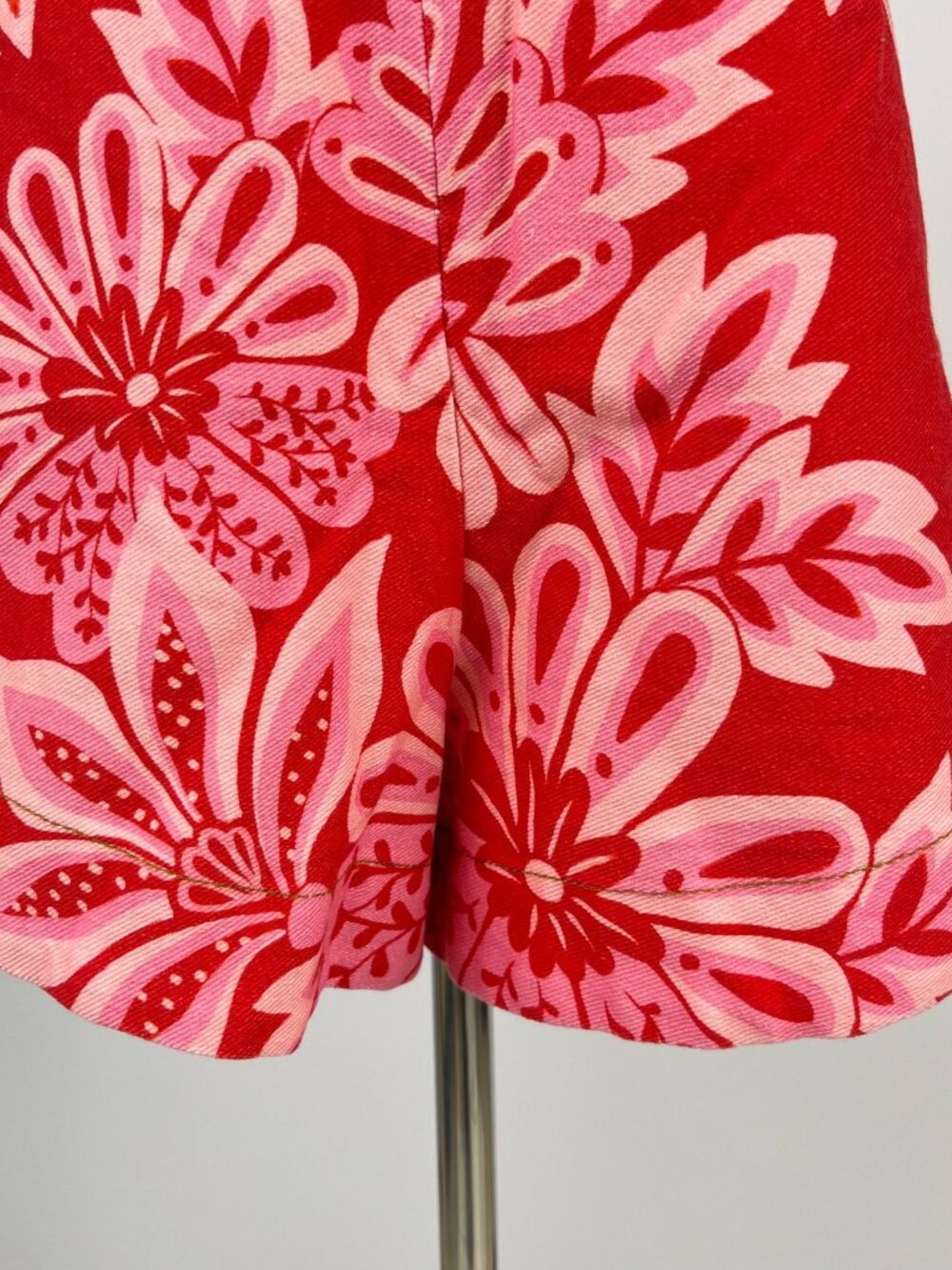 NWOT Farm Rio Floral Cotton Shorts Red Pink Size 32 - Picture 7 of 12